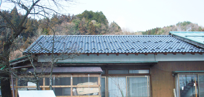 郡上市白鳥町 雨漏りもするし、このままでは次の冬も越せるかわからない。あと10年屋根がもつように修理してほしい。（Ｎ様より）　葺き替え 渡辺瓦店　