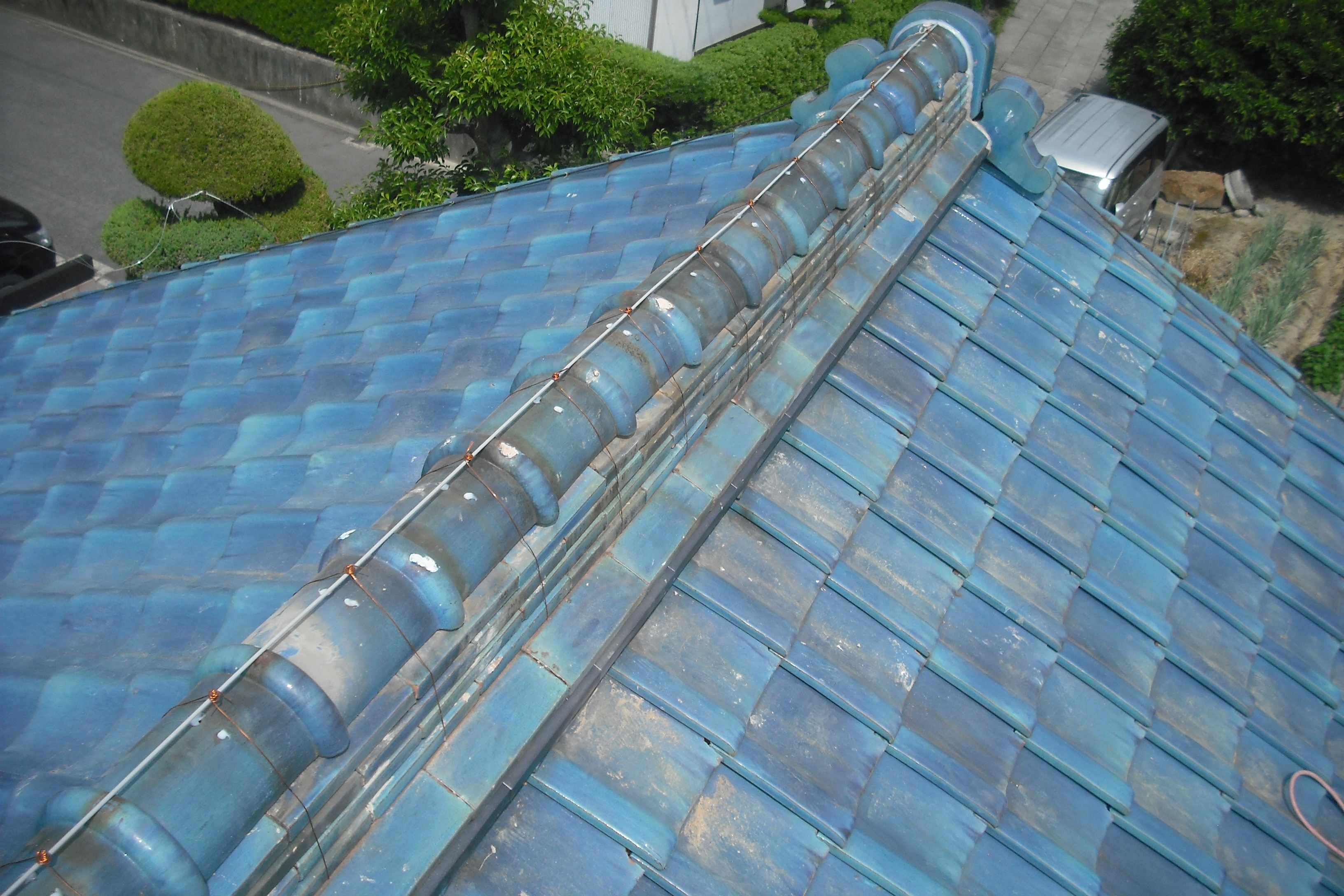 屋根修理　青い瓦　棟　清須