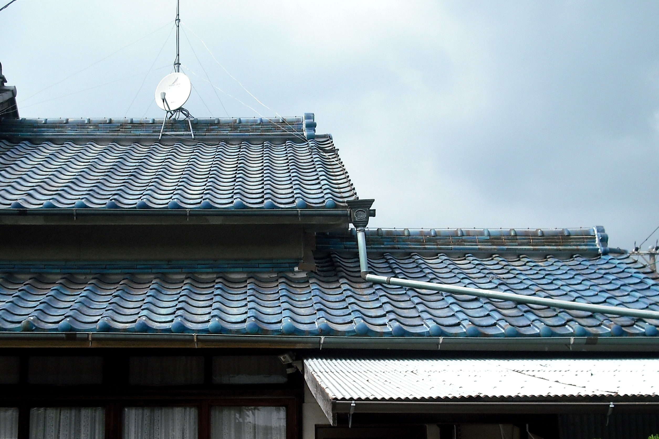 屋根修理　清須　青い瓦